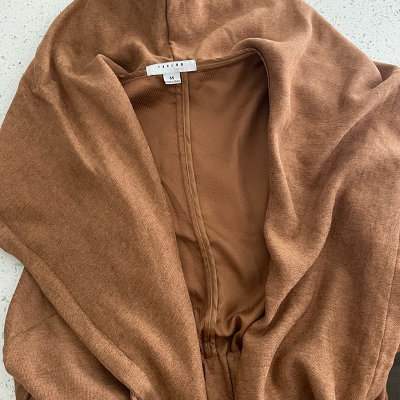 Brown trench coat - Picture 5 of 5